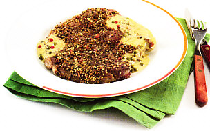 Bistec con pimienta tricolor