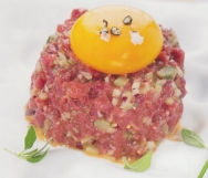 Bistec tártaro con salsa de ostras