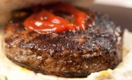 Bistecs de carne picada y arroz