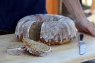 Bizcocho de nueces y calabacin con glaseado de limón
