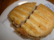 Bocadillo de bacalao y cebolla