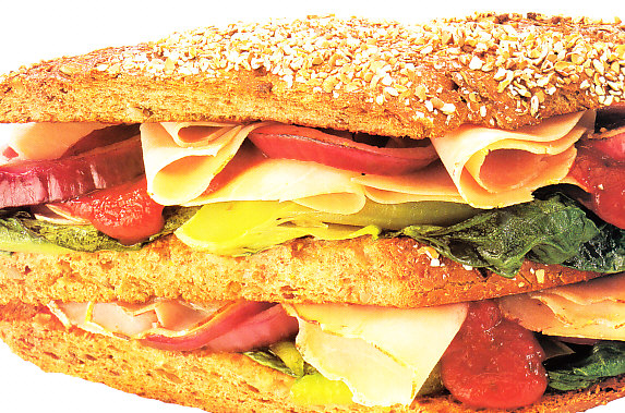 Bocadillo de jamón ahumado con cebolla