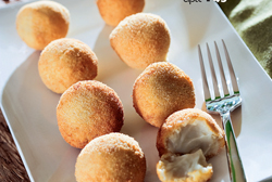 Bocaditos de queso de Cabrales y membrillo
