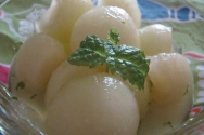 Bolas de melón con crema de limón