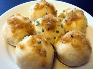 Bolas de patata con pimiento y atún