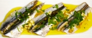 Boquerones marinados con crema de aguacate