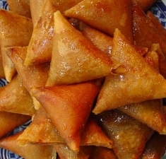 Briouat de pollo y almedras