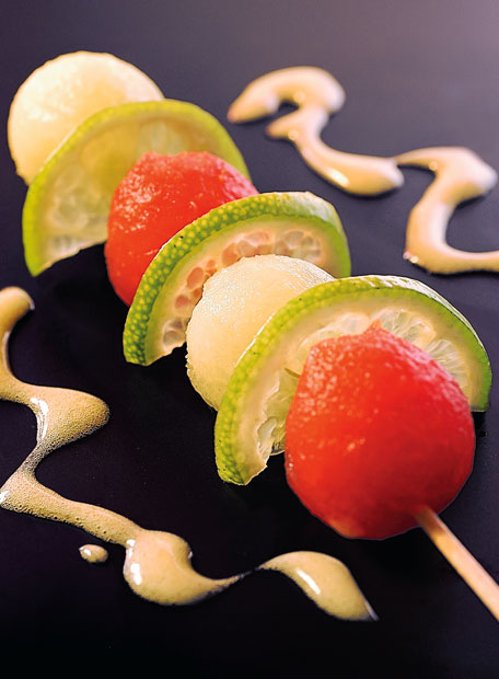 Brocheta de melón, limón y jengibre