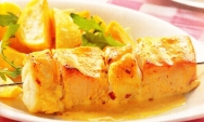 Brocheta de pescado a la indiana