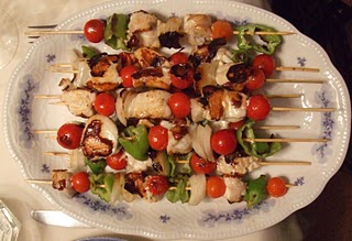Brocheta de rape y con hortalizas
