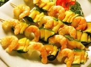 Brochetas de langostinos y calabacín
