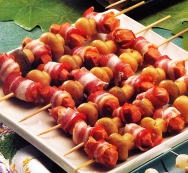 Brochetas de salchichas