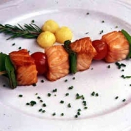 Brochetas de salmón