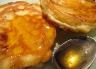 Buñuelos con miel de piloncillo