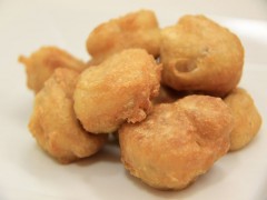 Buñuelos de sesos con salsa bearnesa