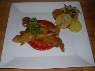 Caballa con tomate y albahaca