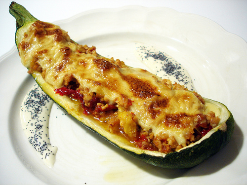 Calabacines rellenos de arroz y carne picada