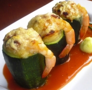 Calabacines rellenos de gambas y bacalao