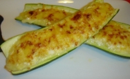 Calabacines rellenos de maíz y queso