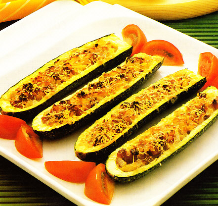 Calabacines rellenos de salami