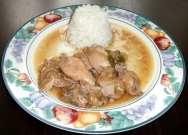 Calamarcitos con cebolla y arroz blanco