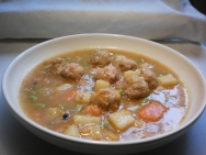 Caldo de albóndigas