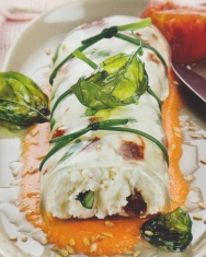 Canelones de albahaca, queso de cabra y tomate encalado