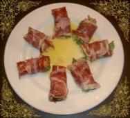 Canelones de jamón con calabacín, arroz y piñones