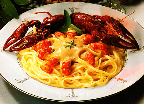 Cangrejos de río gratinados con pasta y salvia