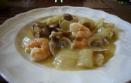 Cardos con almejas y langostinos