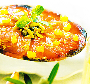 Carpaccio de atún con perfume de ajo y vinagreta de oliva manzanilla
