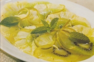 Carpaccio de piña, kiwis y limones verdes