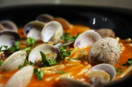 Cazuela de fideos con almejas