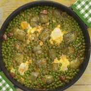 Cazuela de guisantes y alcachofas