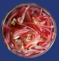 Cebollas rojas encurtidas