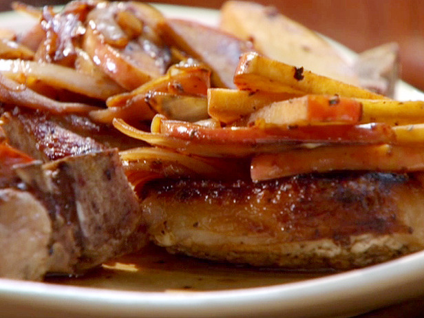 Cerdo a la sidra con patatas y manzanas