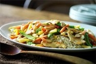 Cesto de pollo con almendras