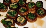 Champiñones rellenos de queso a las hierbas
