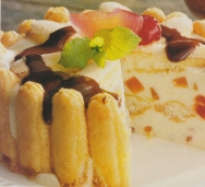 Charlota con frutas confitadas