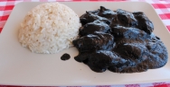 Chipirones en su tinta con arroz blanco