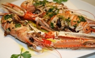 Cigalas a la plancha con aceite de lima y guidilla