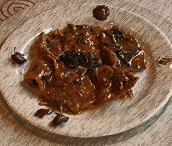 Civet de jabalí con setas de calabaza, vaquetas y negrillas