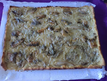 Coca de cebolla y sardinas