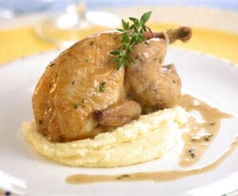 Codornices con crema de calabaza y zanahoria