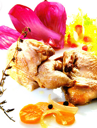 Codornices con ensalada y granada