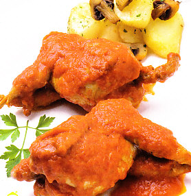 Codornices con salsa de pimientos