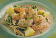Colas de gamba con juliana de hortalizas