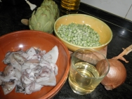 Con guisantes y alcachofas.