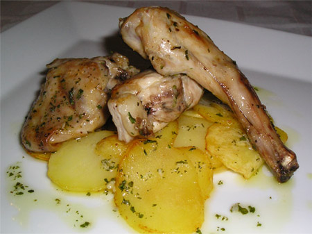 Conejo con manzanas