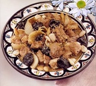 Cordero con ciruelas y almendras